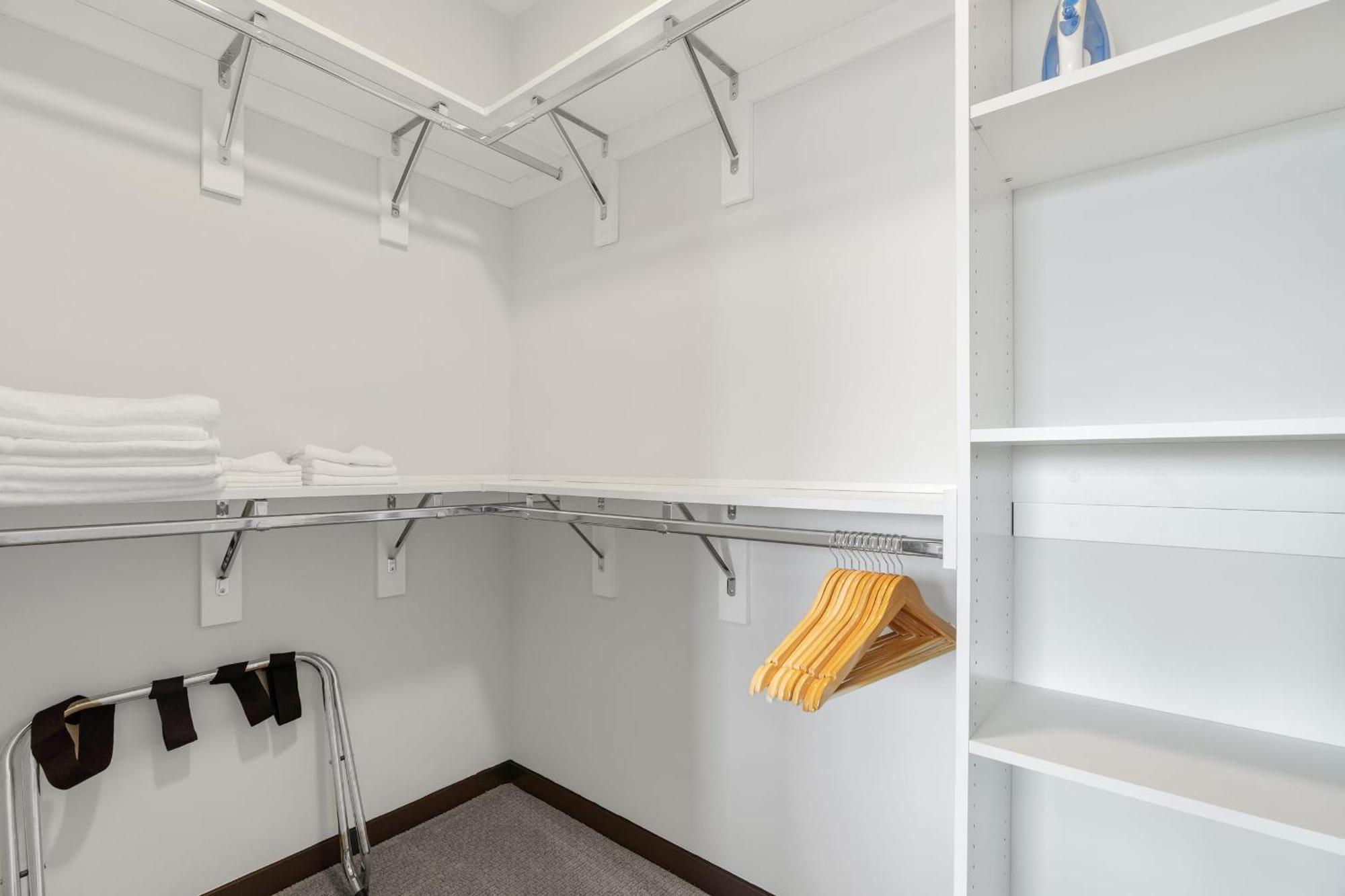 Cozysuites On Mass With Garage Parking #7 Indianapolis Kültér fotó